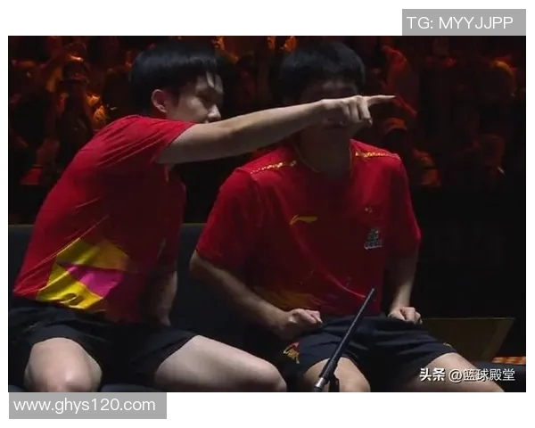 足球球星温暖一刻展现亲和力球迷纷纷为之点赞的摸头瞬间